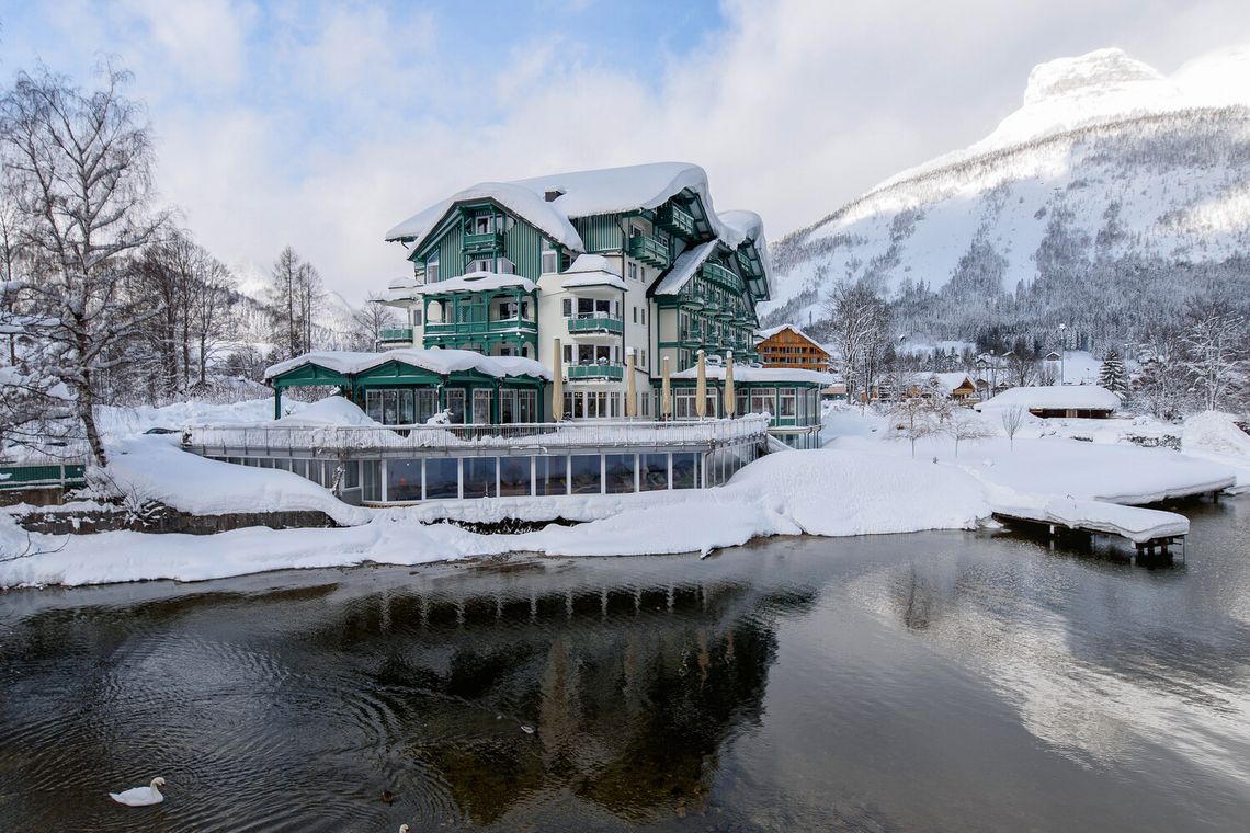 Außenansicht Hotel Seevilla Altaussee im Winter