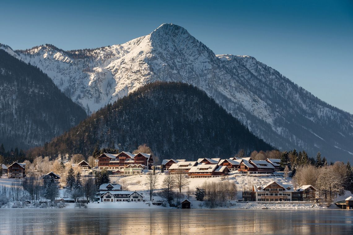 Außenansicht Mondi Resort am Grundlsee im Winter