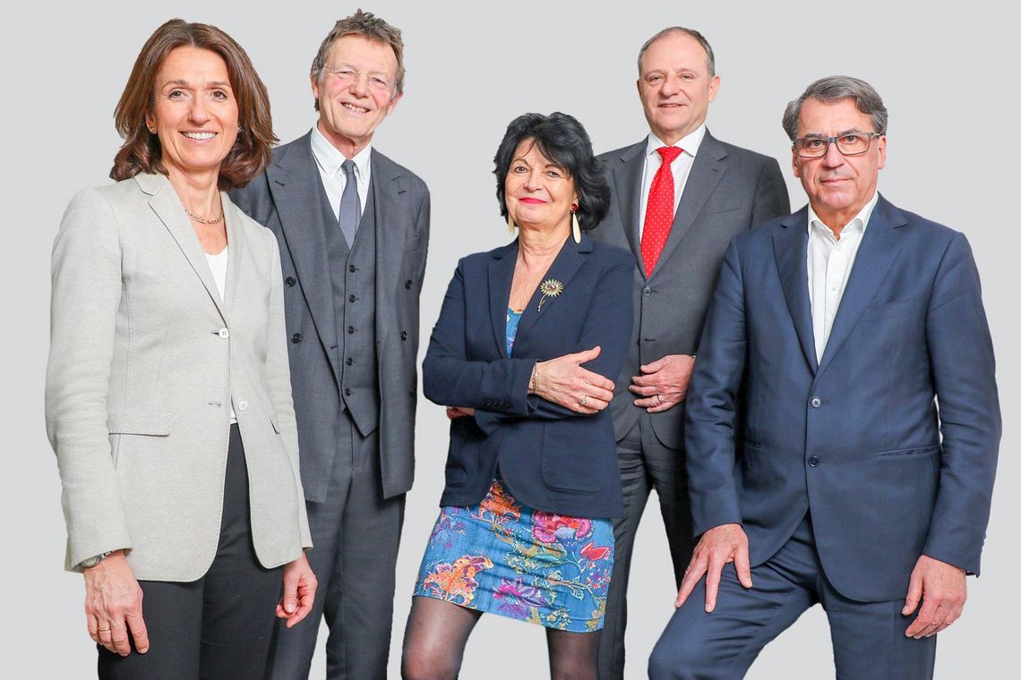 Gruppenfoto Universitätsrat bestehend aus Barbara Sporn, Günther Löschnigg, Christiane Spiel, Georg Feith und Stefan Pierer 