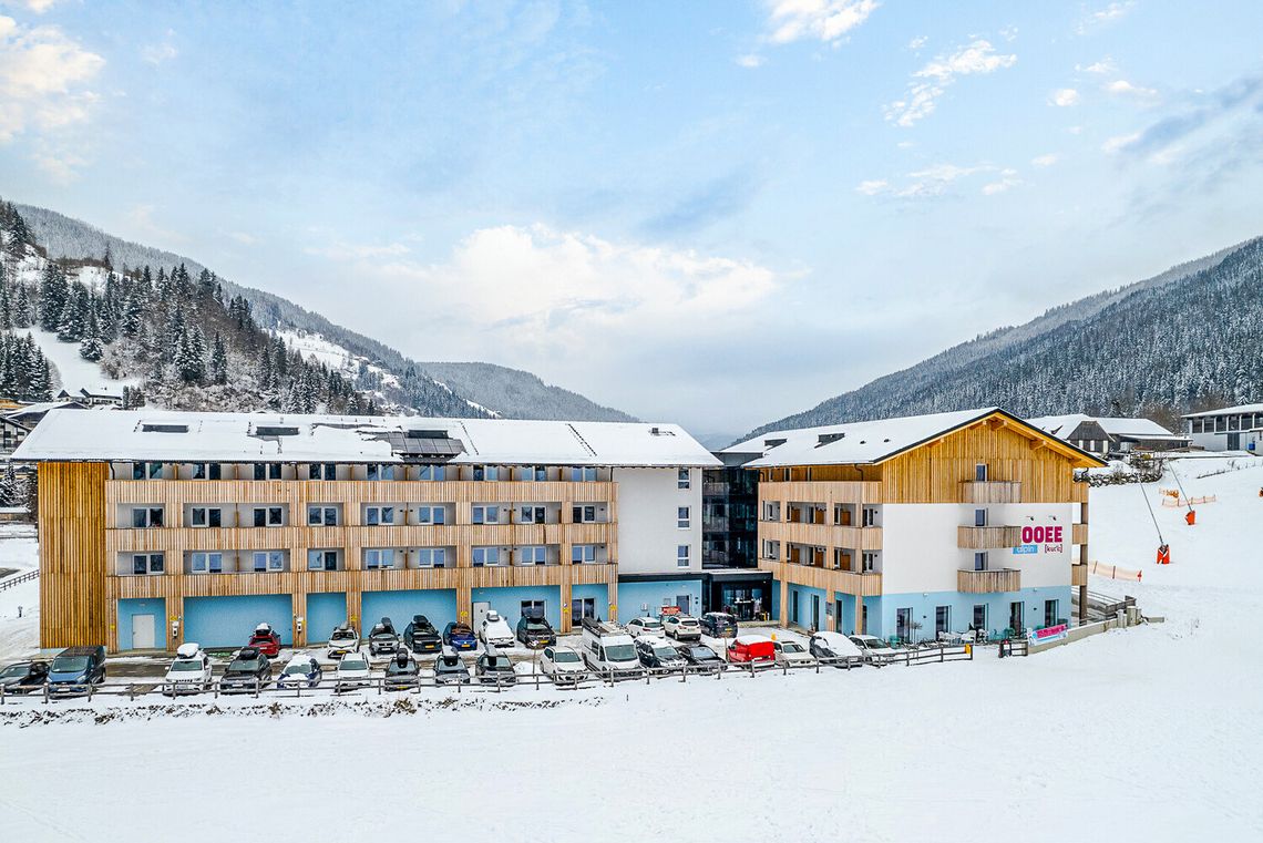 Außenansicht COOEE alpin Hotel Bad Kleinkirchheim im Winter