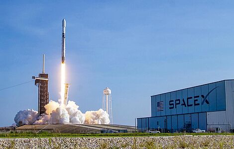 SpaceX Gebäude und Rakete