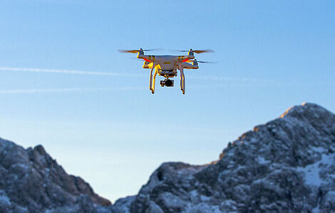 Drohne von Frequentis am Himmel