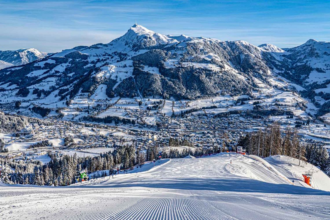 Hahnenkamm und Streif im Winter bei Sonnenschein