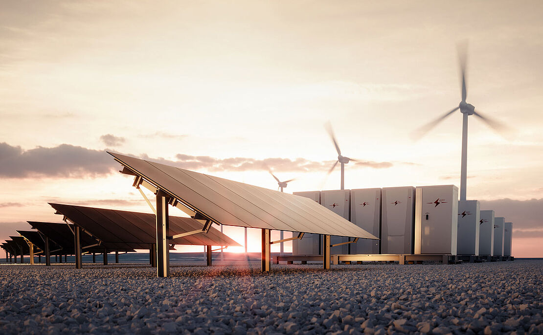 Feld mit Solarpanelen, Windrädern und Speichern