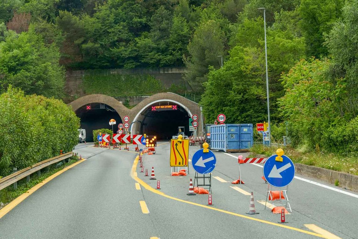 Bauarbeiten in Tunnel