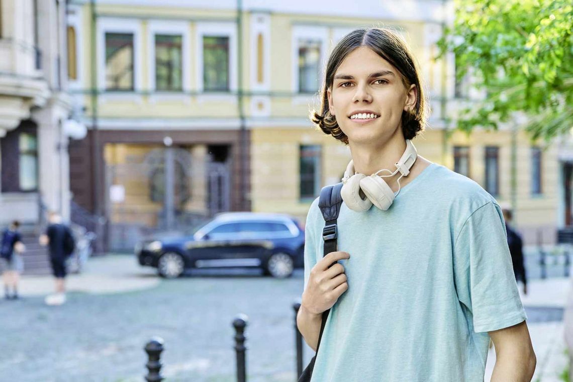 Student auf der Strasse