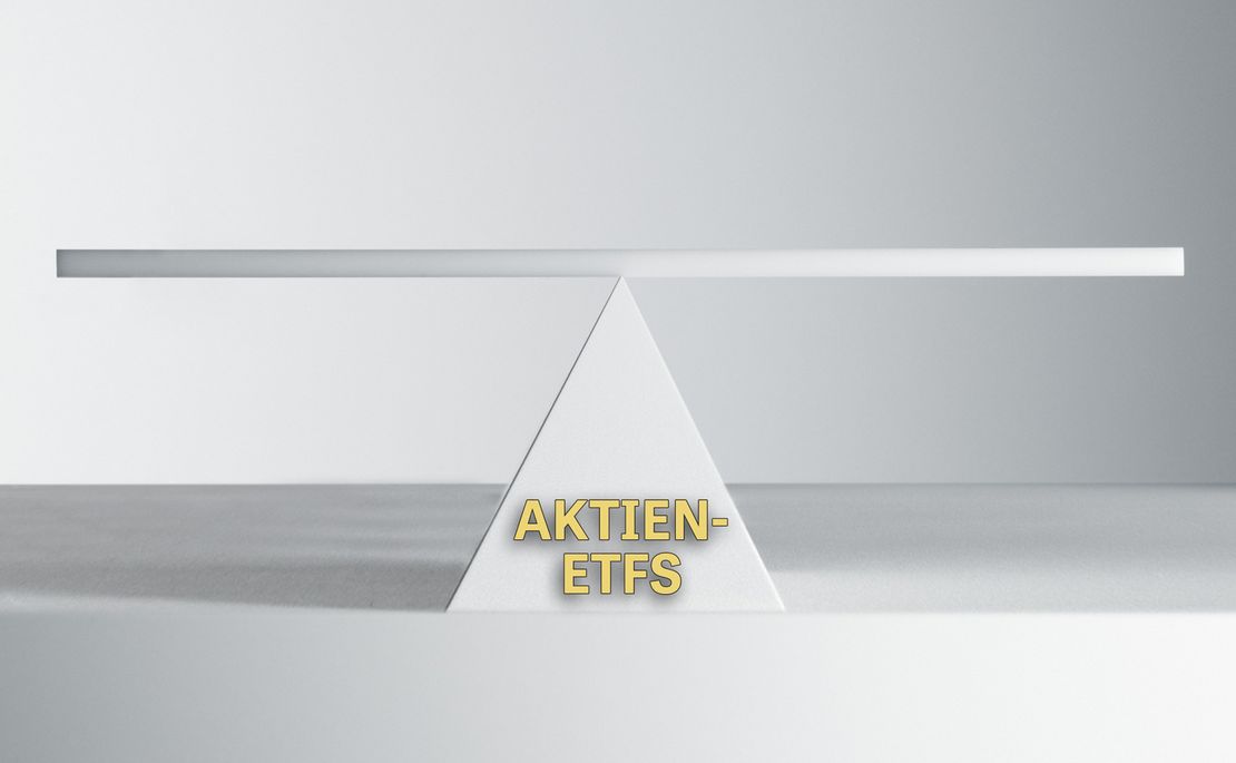 Darstellung einer Art Waage, das Wort "Aktien-ETFs" als Grundstock