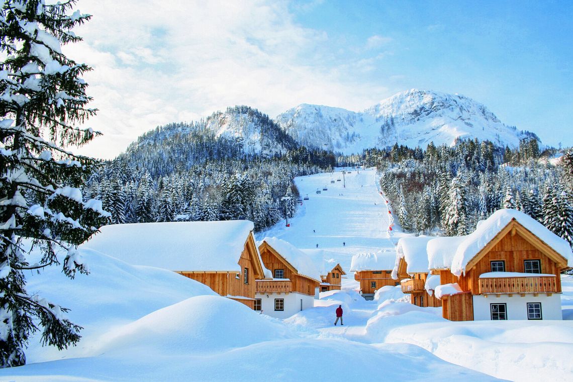 Außenansicht AlpenParks Hagan Lodge Altaussee im Winter