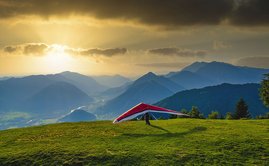 Paragleiter kurz vorm Absprung