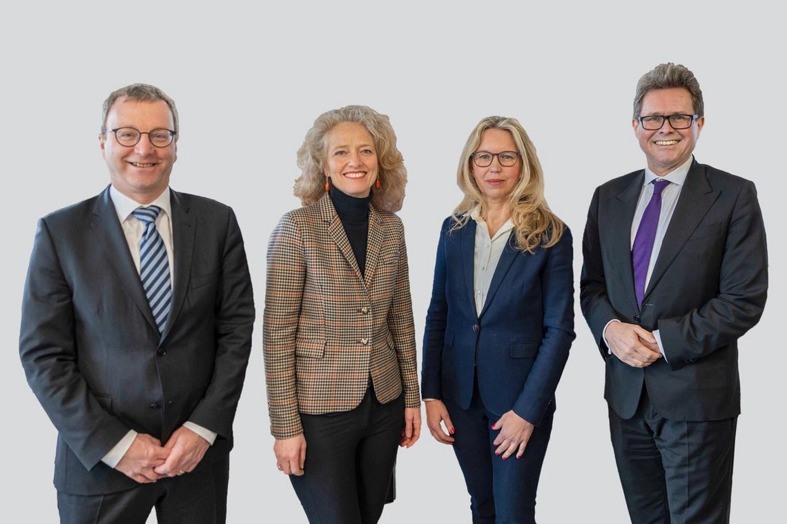 Gruppenfoto von Andreas Schaffhauser, Kuratoriumsvorsitzende Eva-Maria Kern, Sylvia Bauer-Beck und Bundesminister Martin Polaschek