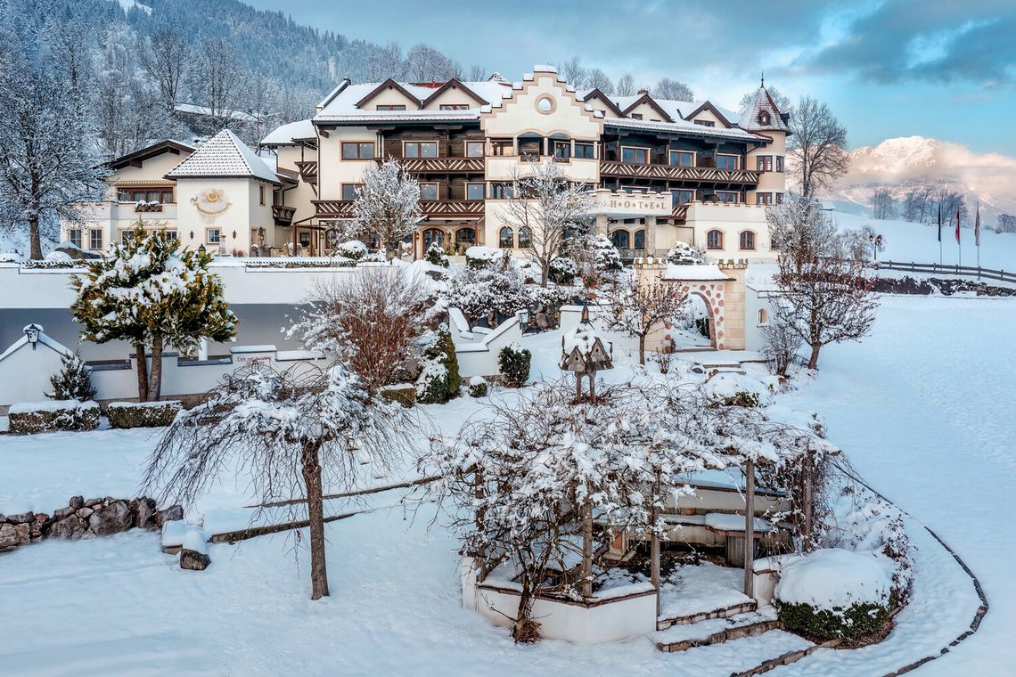 Außenansicht Hotel AlpenSchlössl im Winter